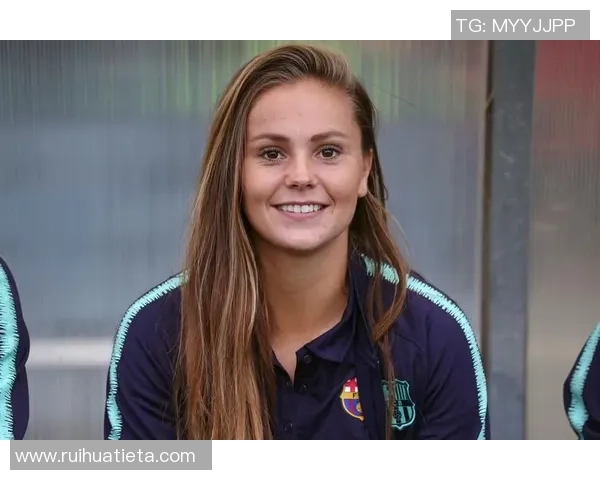 巴萨女足球星列克马腾斯领衔球队争夺欧洲冠军 展现非凡实力与领导力